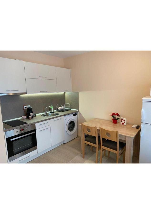 -the Mall Apartment