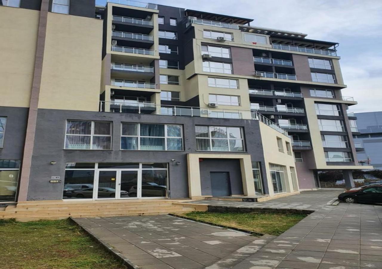 -the Mall Apartment *